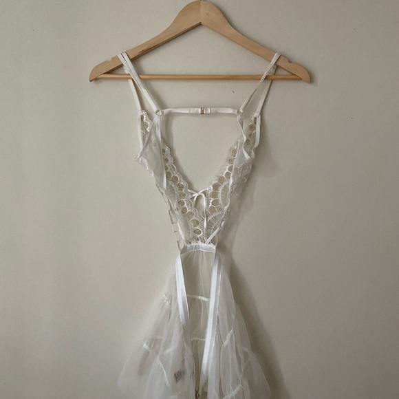 Victoria’s Secret White BabyDoll Lingerie - Picture 2 of 12